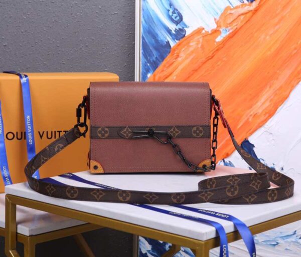 Louis Vuitton Pochette Voyage Clutch