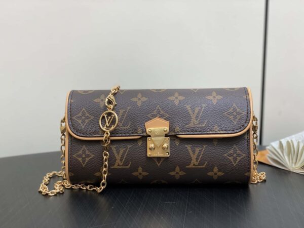 Louis Vuitton Pochette Camille M13566