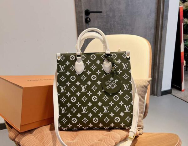 Louis Vuitton On The Go MM × White Monogram Empreinte
