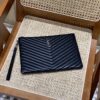 YSL cassandre matelassé tablet pouch in leather - 图片 2