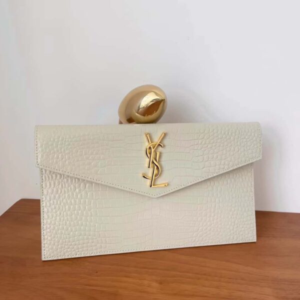 YSL uptown pouch in grain de poudre leather