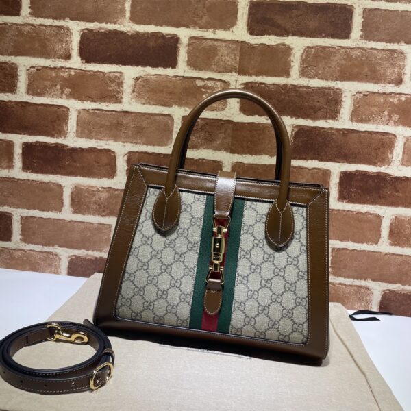 Gucci Medium tote bag with piston closure
