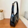 YSL le 5 à 7 in patent leather - 图片 4