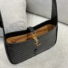 YSL le 5 à 7 in crocodile-embossed shiny leather - 图片 7