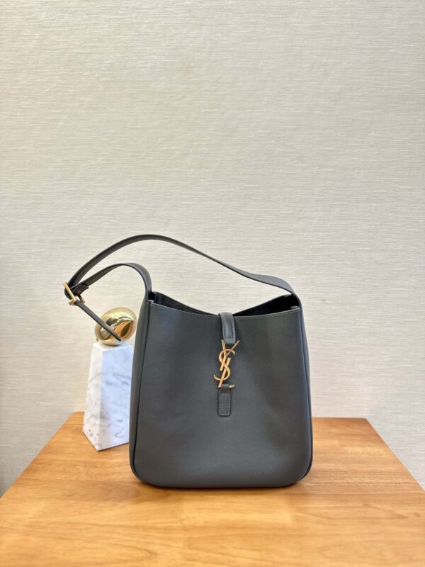 YSL le 5 à 7 supple small in grained leather
