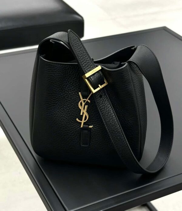 YSL le 5 à 7 supple baby in grained leather