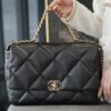 CHANEL 19 Maxi Handbag - 图片 2
