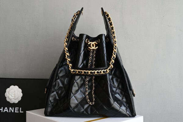 CHANEL 25 Medium Handbag