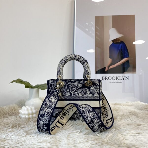 DIOR Medium Lady D-Lite Bag